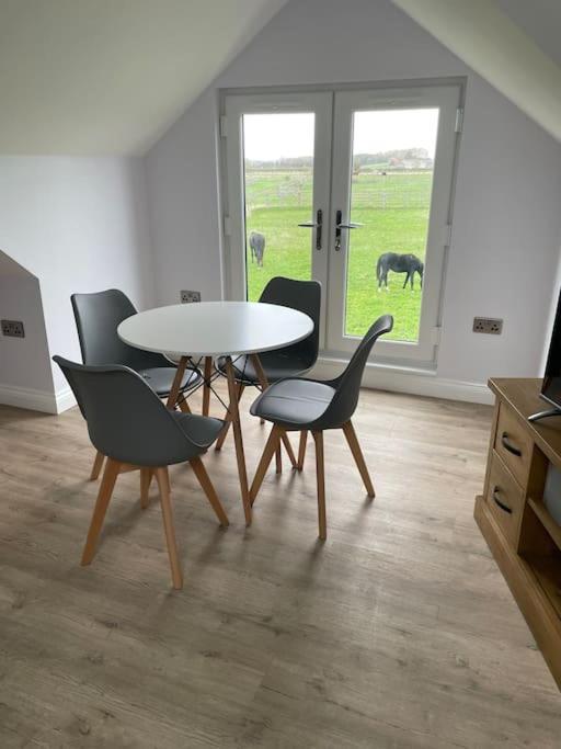Hanaverian Suit With Amazing Views Of Stud Farm. Driffield ภายนอก รูปภาพ
