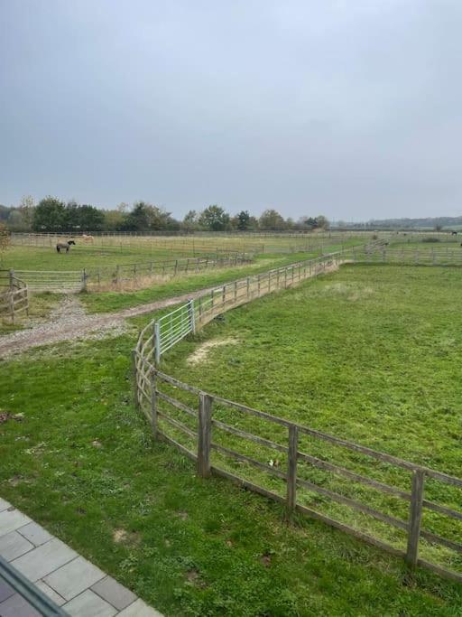 Hanaverian Suit With Amazing Views Of Stud Farm. Driffield ภายนอก รูปภาพ